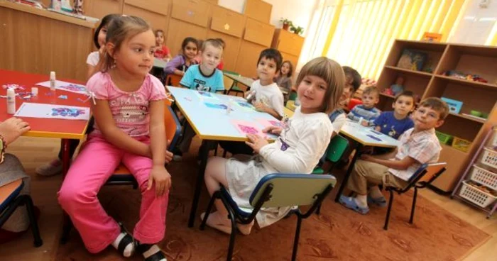 Acordarea de cupoane sociale şi asigurarea finanţării de bază în educaţie au fost amânate şi de Guvernul Boc în urmă cu un an     FOTO: Arhiva Adevărul