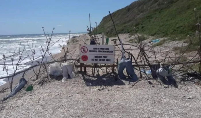 
    Granița dintre România și Bulgaria, pe plajă la Vama VecheFoto: antena3.ro/facebook Dan Mihăescu  