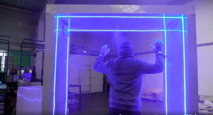 Tunelul dezinfectant pentru medici a fost conceput de niște tineri din Arad