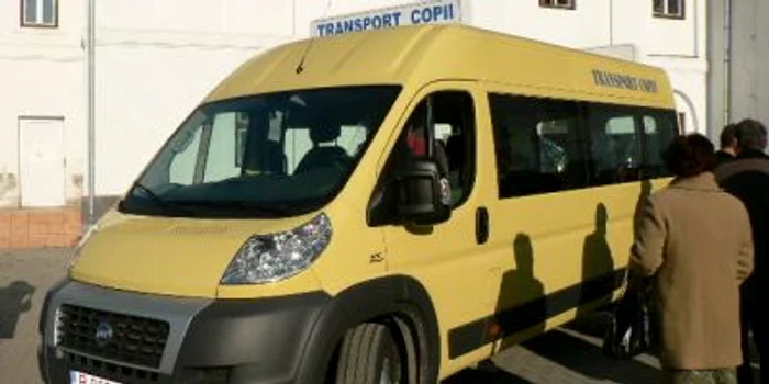 Microbuz transport elevi (Foto Arhivă)