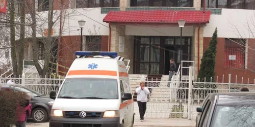 Elevul a fost preluat de o ambulanţă FOTO