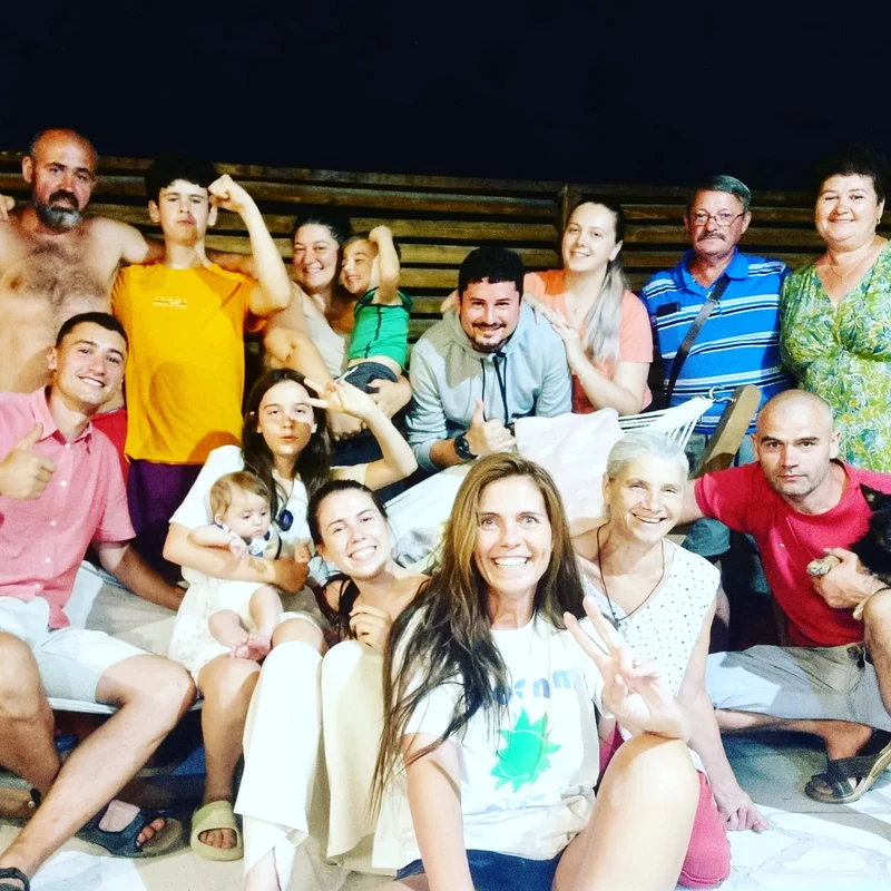 Aida Parascan, alături de prieteni și familie. Sursă: Facebook