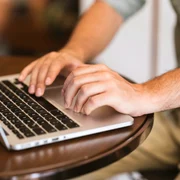 laptop internaut calculator tastatura unsplash1 jpeg