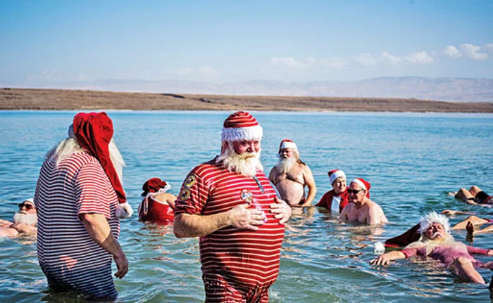 
    Şi-a refăcut forţele  plutind pe apă  