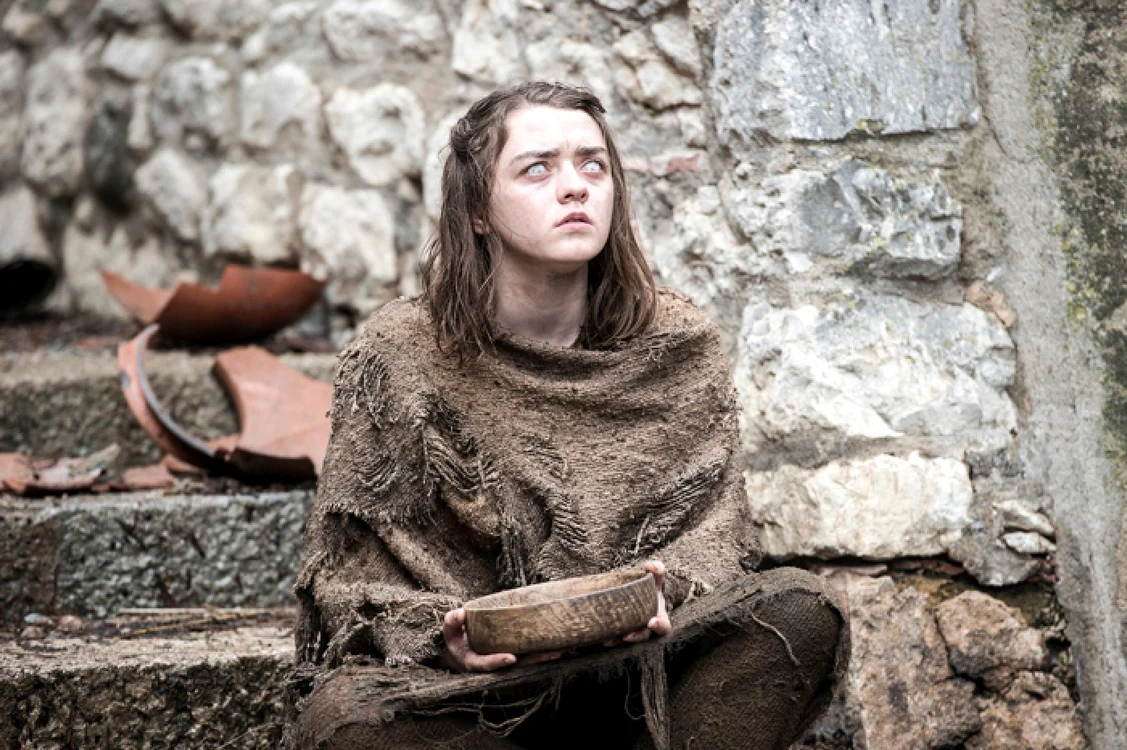 Actriţa Maisie Williams, în rolul războinicei Arya Stark FOTO HBO