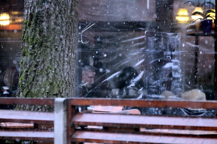 
    Cei doi soți au negociat împăcarea la restaurant din Băneasa foto: BLITZ  