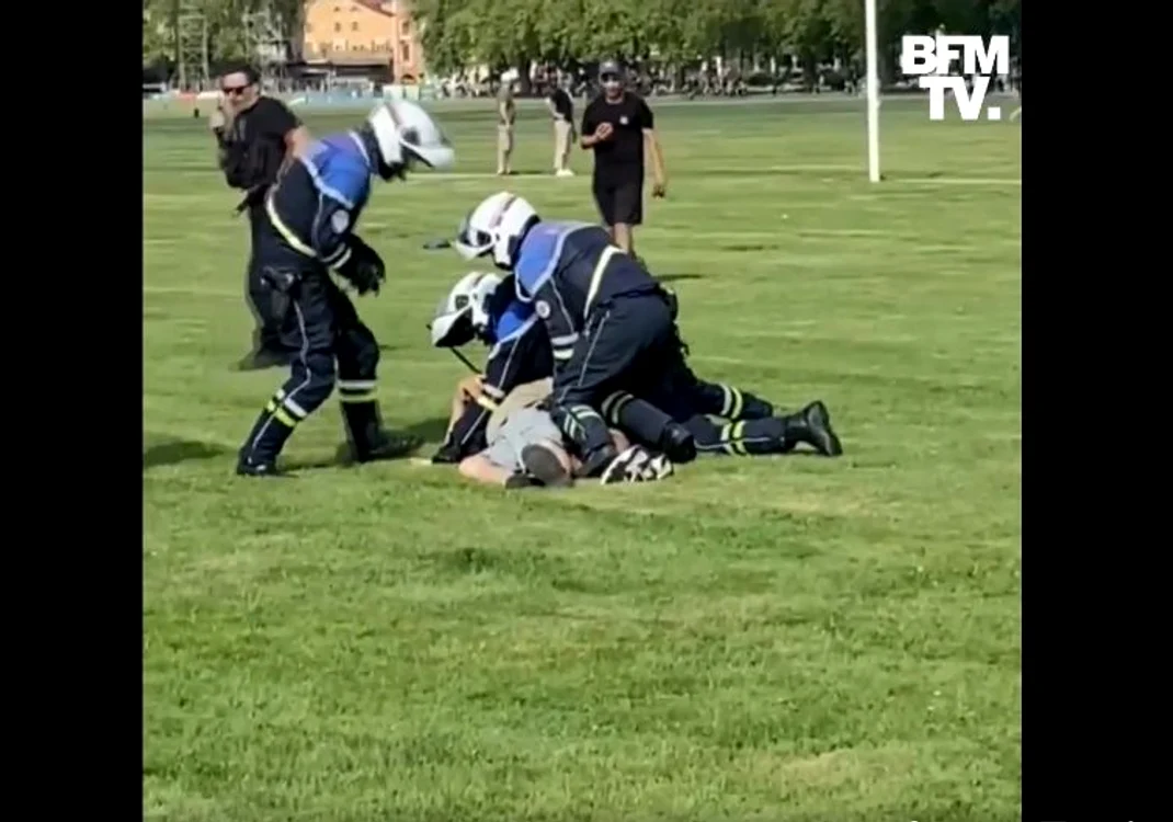 Momentul arestării atacatorului. FOTO captură video BFM TV 