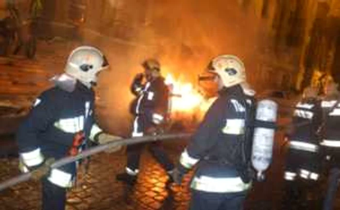 Pentru concertul de mâine pompierii vor îmbraca ţinuta de gală