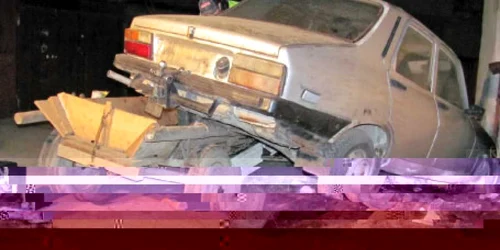 Maşina ce trebuia furată şi vehiculul de fugă
