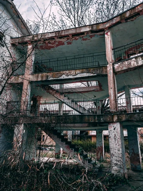 Scările pe care  alergau prichindeii. Fotografii: MI