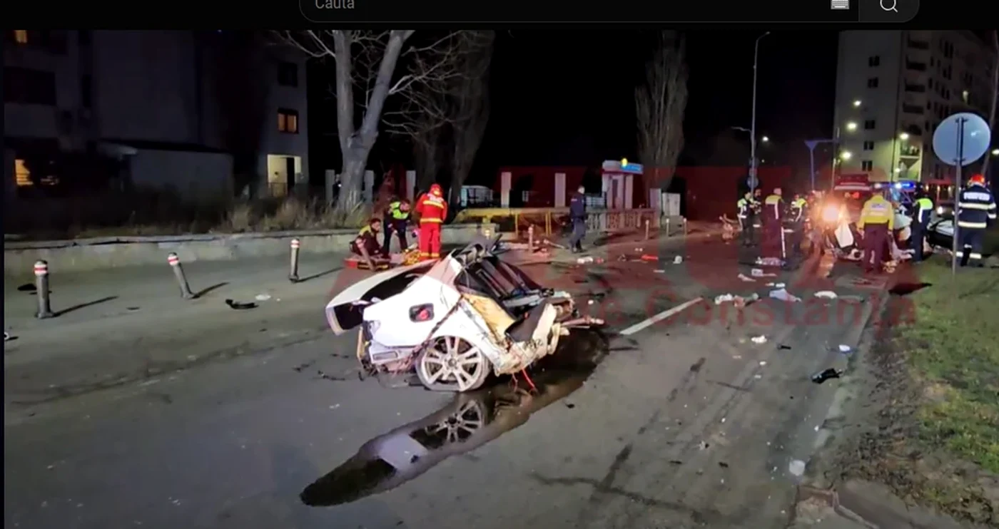 Mașina s-a rupt în două. FOTO captură YouTube Ziua de Constanța