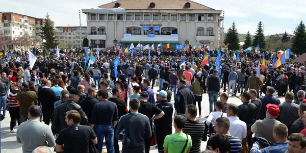 protest salariati dacia la mioveni foto sindicatul automobile dacia jpg