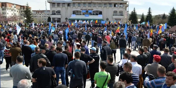 protest salariati dacia la mioveni foto sindicatul automobile dacia jpg