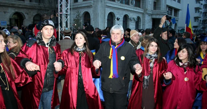 Elevii de la CNU vor dansa Hora Unirii