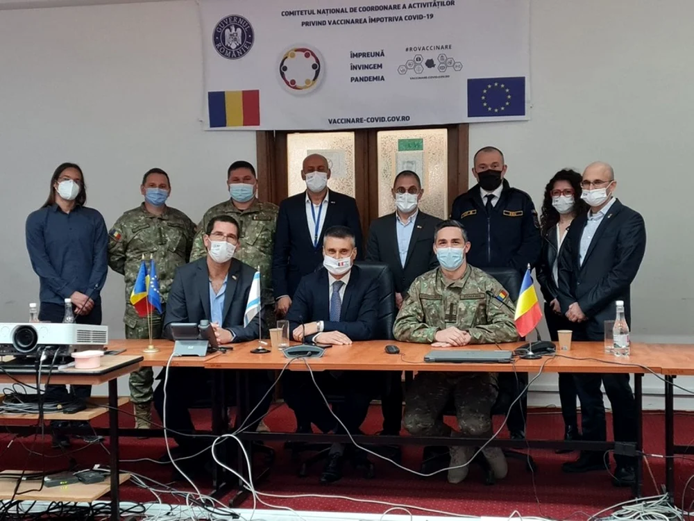 O delegaţie medicală de experţi din Israel a fost primită la sediul CNCAV, de către coordonatorul campaniei de vaccinare, col. dr. Valeriu Gheorghiţă Foto: News