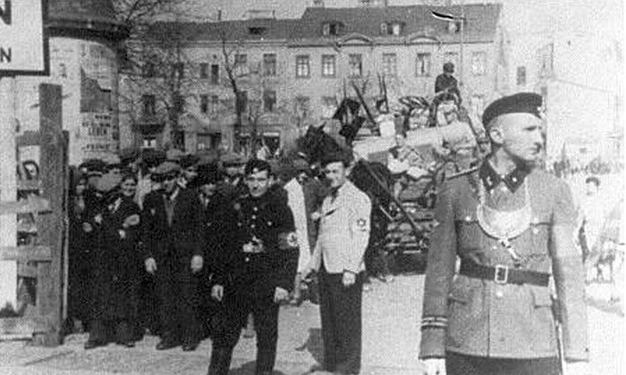 Calendar 19 ianuarie: 1945   Armata Roșie a eliberat ghetoul din Łódź  Din cei 200 000 de oameni care locuiau aici în 1940, mai puțini 900 erau încă în viață jpeg