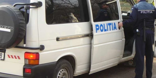 Poliţiştii au efectuat cercetări 