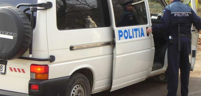 Poliţiştii au efectuat cercetări 