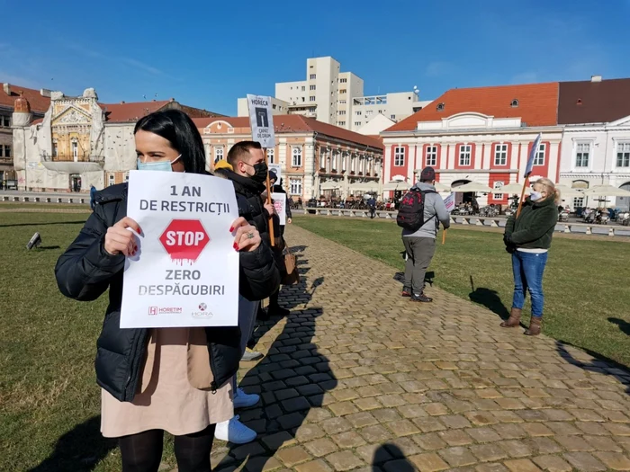 Angajaţii din domeniul HoReCa din Timişoara au protestat în stradă FOTO: Ş.Both