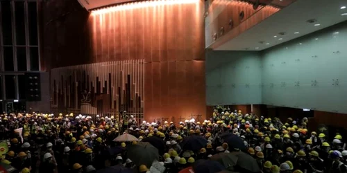 Proteste Hong Kong - oamenii au pătruns în clădirea Guvernului FOTO AFP