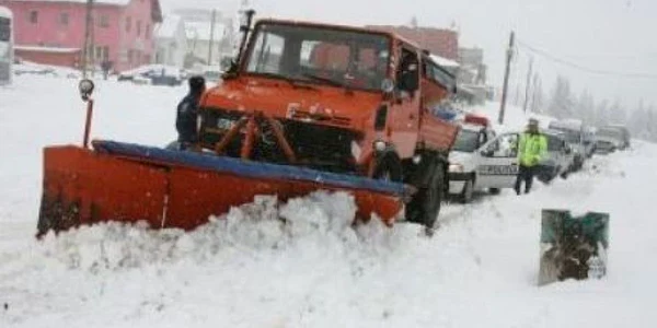 Stratul de zăpadă a depăşit zece centimetri