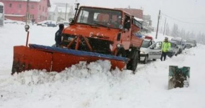 Stratul de zăpadă a depăşit zece centimetri