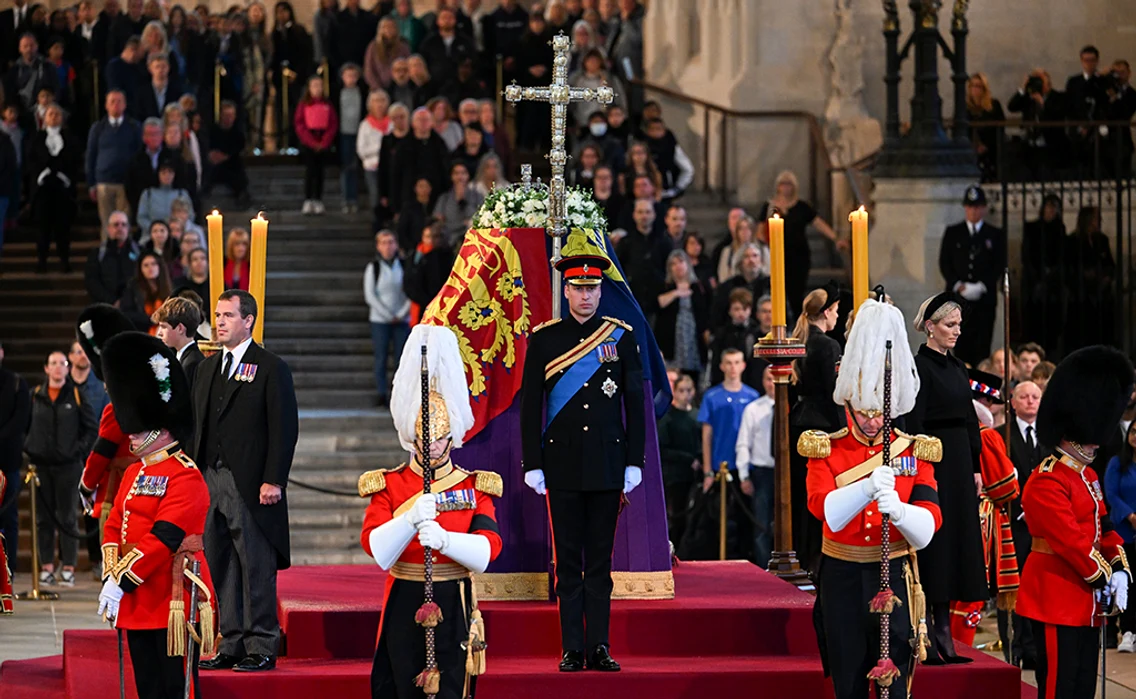 Sicriul reginei a fost depus la Westminster Hall, în Londra foto epa efe
