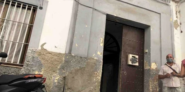casa in care locuia femeia ucisa cu ciocanul foto la voz del sur