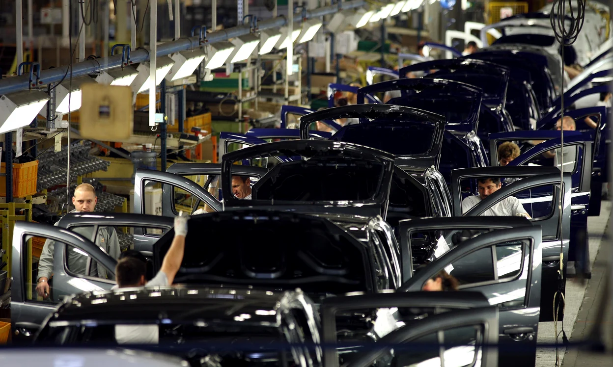 Dacia și Ford își închid temporar fabricile din România