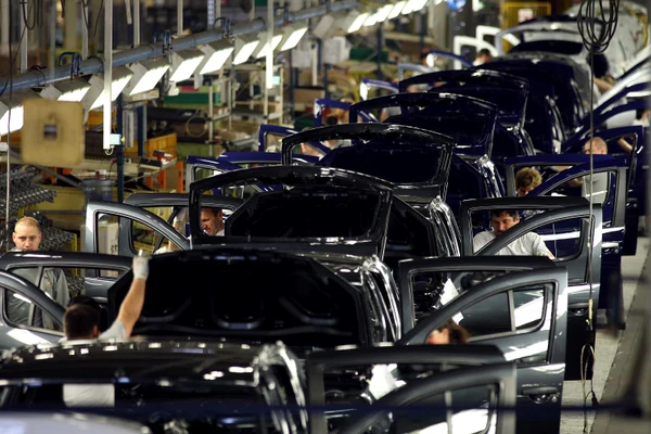Dacia și Ford își închid temporar fabricile din România