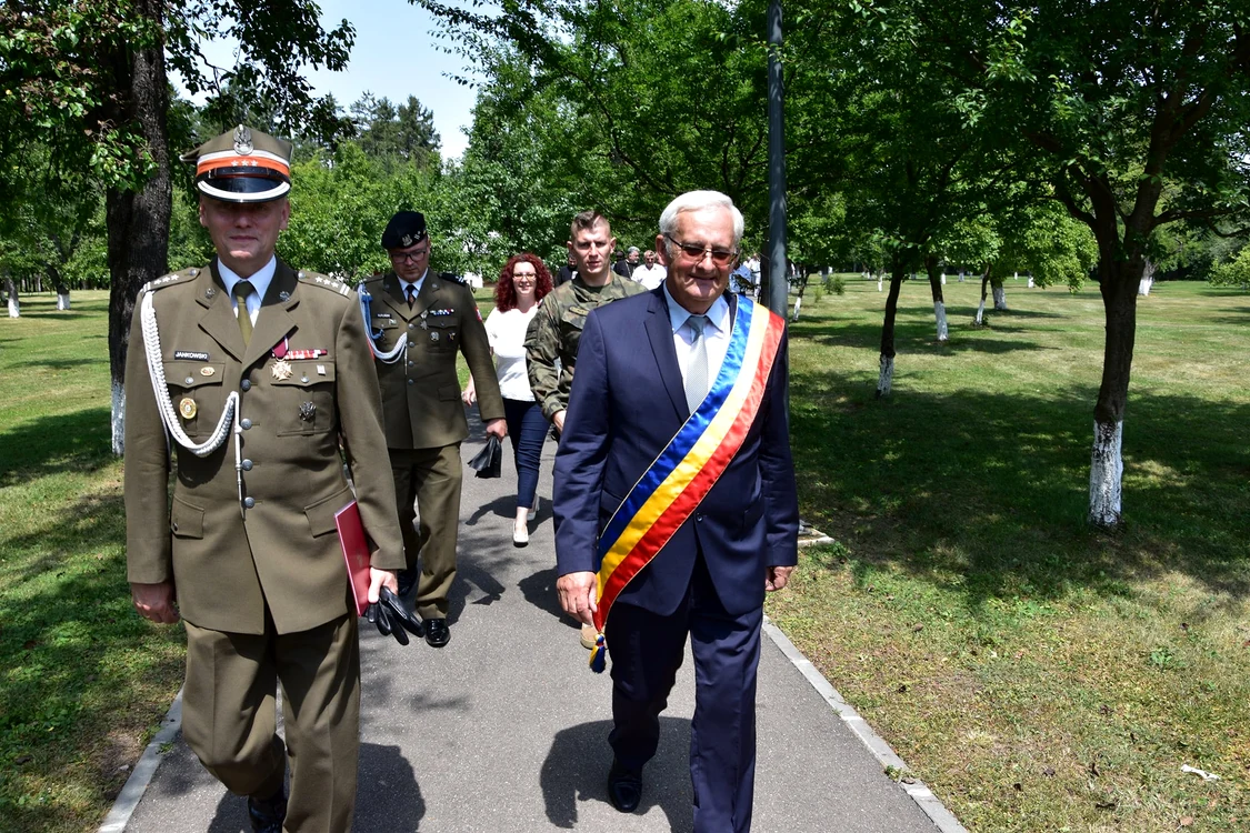 Adrian Ungureanu (dreapta), primarul comunei Brebu FOTO Facebook/Primăria Brebu