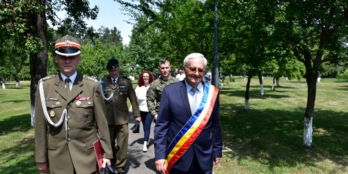 primar Adrian Ungureanu comuna Brebu Prahova foto Facebook Primaria Brebu jpg