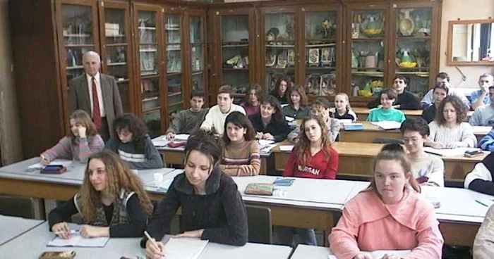 Guvernul va decide dacă Bacalaueatul ar putea avea 3 probe din acest an şcolar