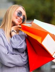 femeie care face shopping jpg