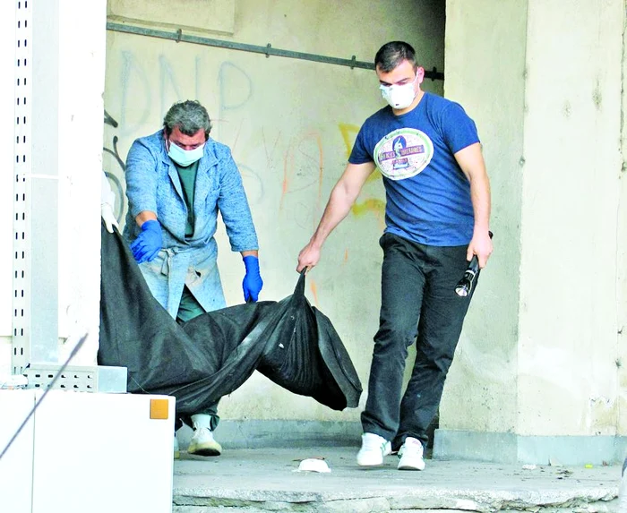 Cadavrul, încă neidentifi- cat, a fost ridicat şi dus la morgă pentru autopsie