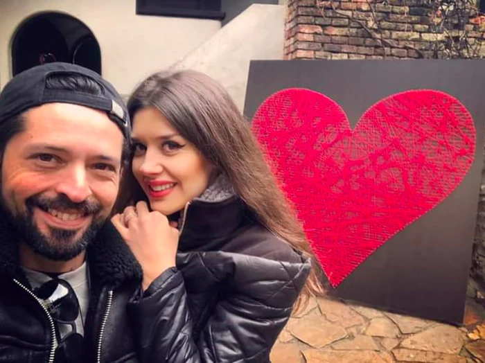 Ronnie Romero solistul Rainbow şi logodnica sa româncă Corina Minda Sursa arhiva personală