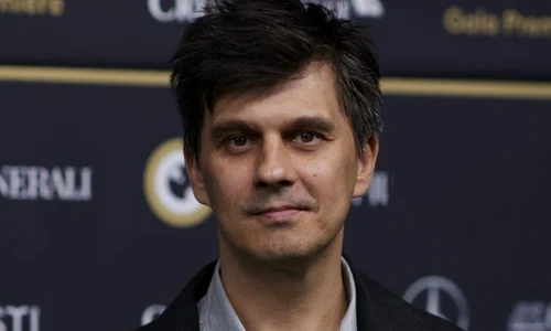 „Original înseamnă să găsești personaje verosimile și să le pui în situații adevărate” – interviu cu regizorul Bogdan George APETRI jpeg