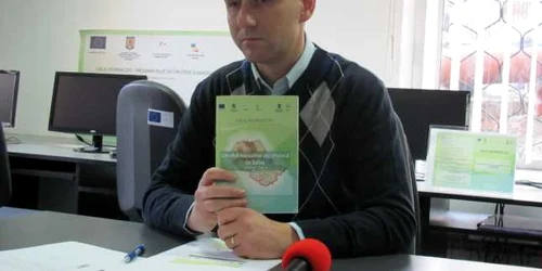 Ghidul cuprinde informaţii detaliate şi sfaturi utile despre piaţa muncii 