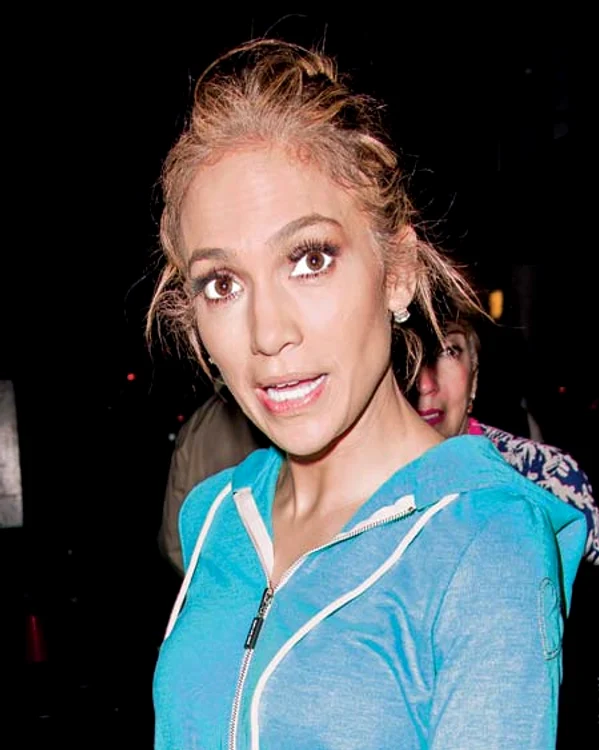 J.Lo a ieșit la restaurant împreună cu mama ei (Fotografii: Guliver)