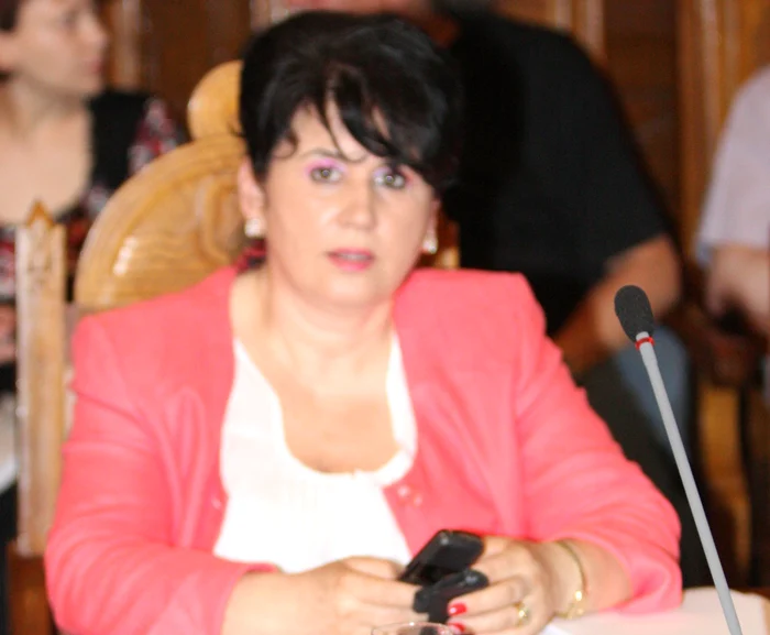 Viorica Sandu încasează de la stat un salariu de lux . Foto: Bogdan Dimofte 