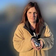 femeie baterii foto Bailiwick Express jpg