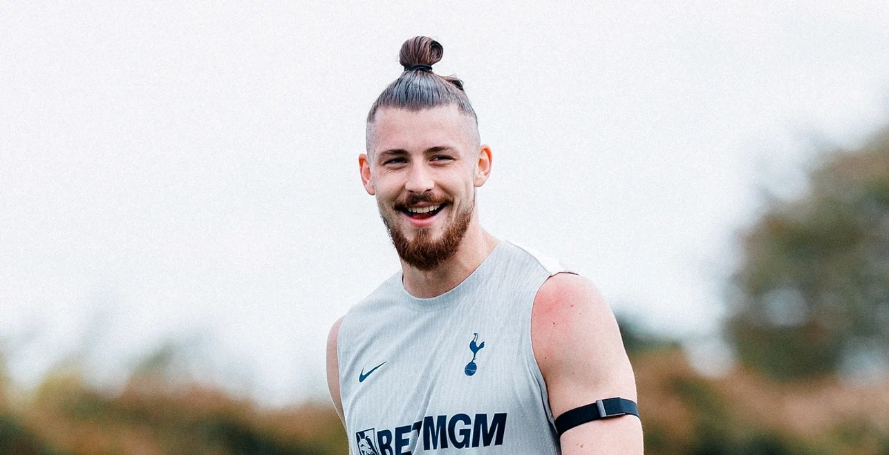 Radu Drăgușin are motive să zâmbească din nou. Foto Facebook Tottenham Hotspur