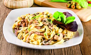 salata calda de paste cu ciuperci jpeg