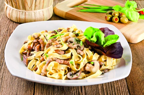 salata calda de paste cu ciuperci jpeg