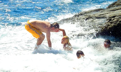 La Giola, “Piscina  Sirenelor”  Se intră în  apă prin săritură şi  fiecare iese cum poate jpeg