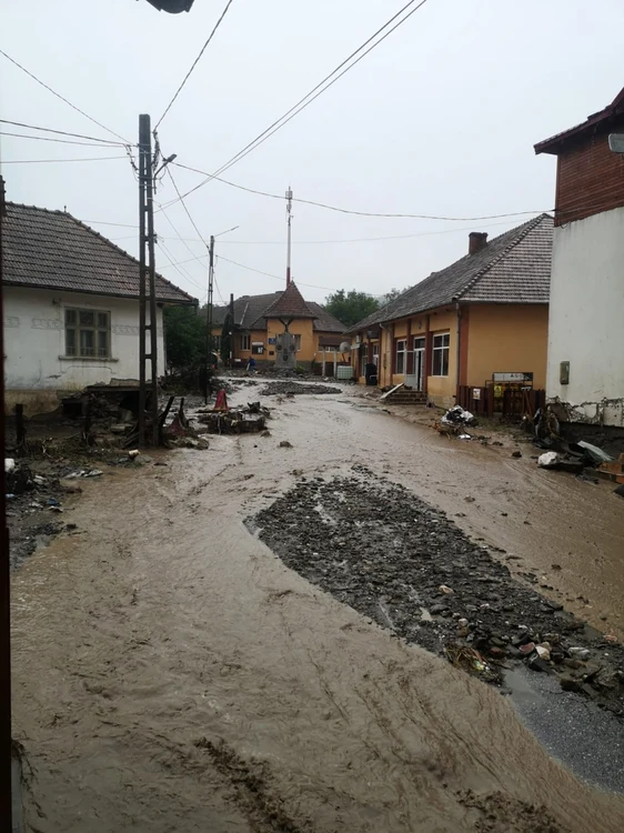 Centrul comunei Ocoliş a fost măturat din nou de ape. Foto: ISU Alba