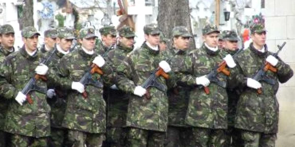 Garda de Onoare a marcat încheierea manifestărilor dedicate Zilei Naţionale 