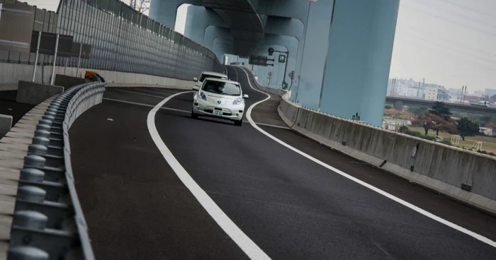 Nissan Leaf s-a „plimbat“ singură pe autostradă. FOTO Autoblog.com