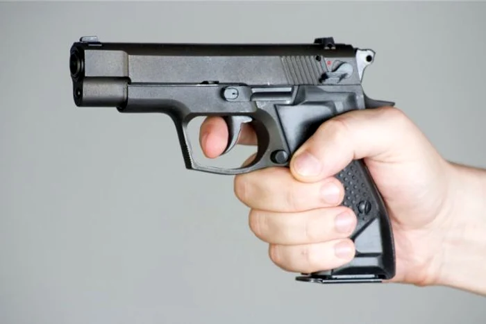 Copiii au fost ameninţaţi cu un pistol (Foto: Arhivă)
