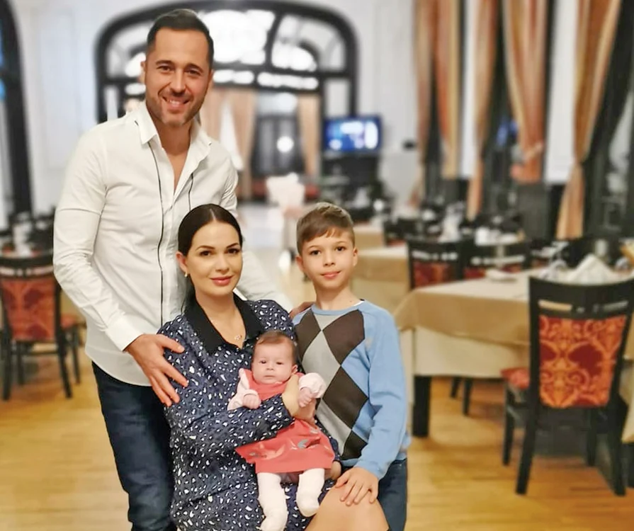 Dinu şi Deea Maxer au împreună un băieţel şi o fetiţă